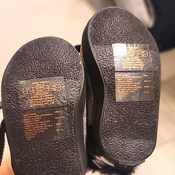 New Stuart Weitzman Baby Snow Boots - Picture 6 of 7